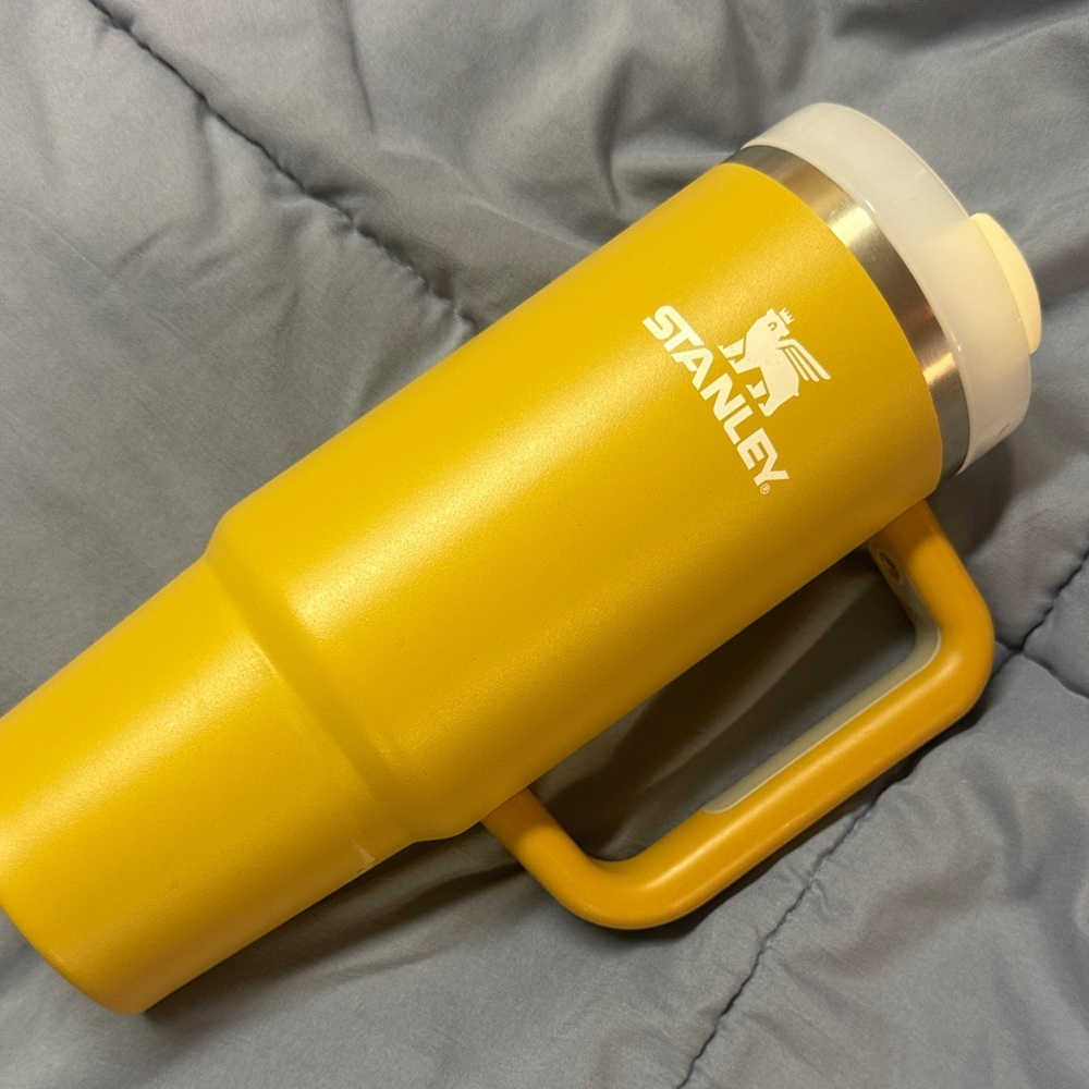 30 Oz Stanley Tumbler - Picture 2 of 10